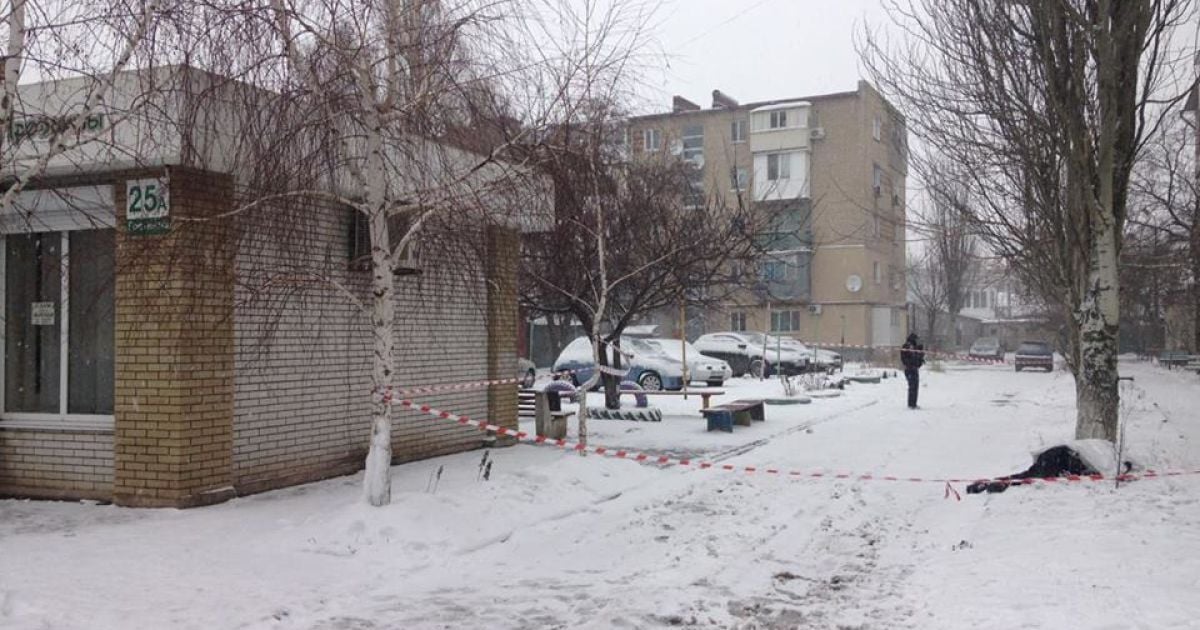 Стало відомо про стан поліцейських, які постраждали через підрив гранати злочинцем у Бердянську