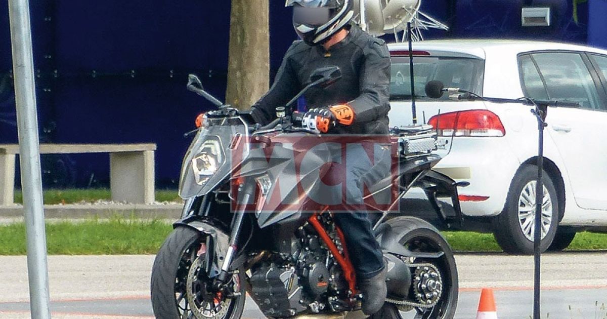 В Сеть попали шпионские фото нового мотоцикла KTM 1290 Super Duke GT