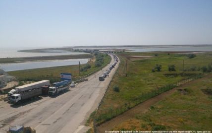Блокпост на границе с оккупированным Крымом заблокирован очередью автомобилей