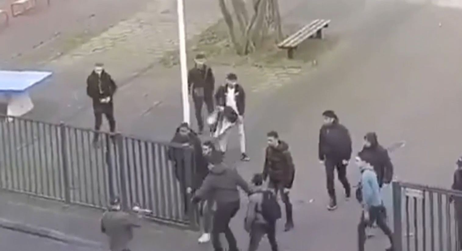 В Нидерландах студенты дали отпор вооруженному мужчине, который ворвался на территорию колледжа