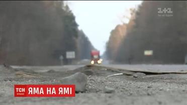 По всій Україні з останнім снігом "сходить" асфальт