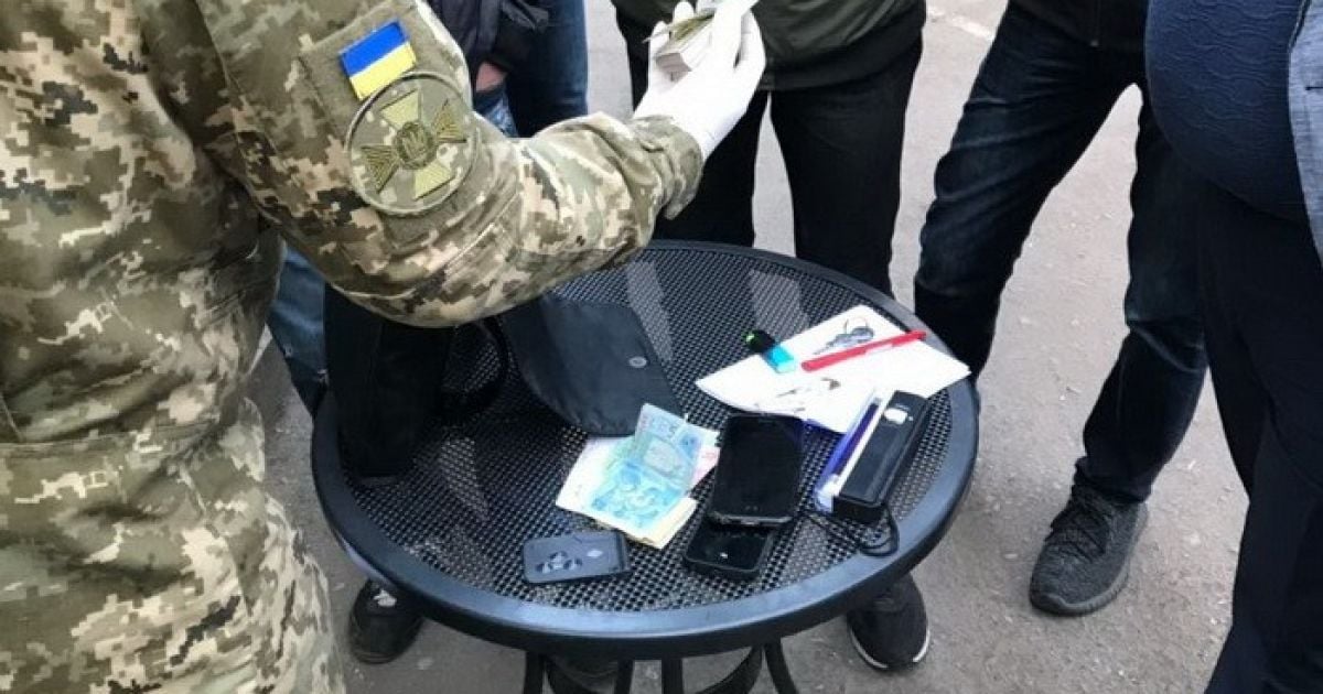 Затримання слідчого-хабарника