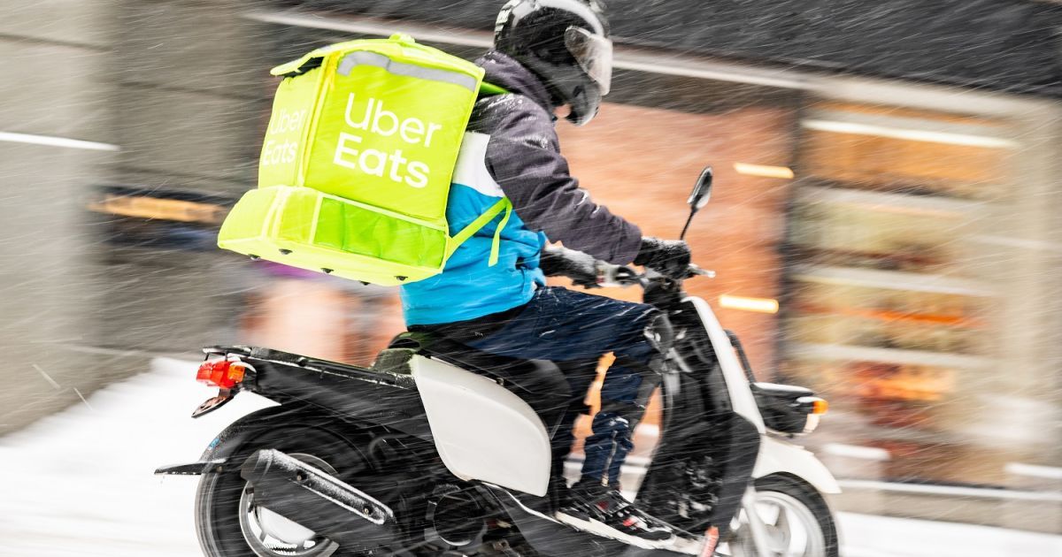 У Києві запустили міжнародний сервіс доставки їжі Uber Eats