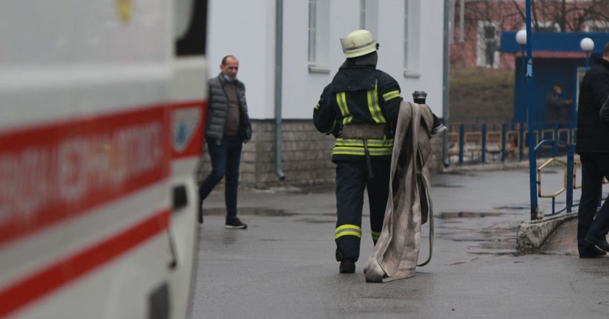 У Києві виникла пожежа у міській клінічній лікарні №1, де лікують хворих з коронавірусом