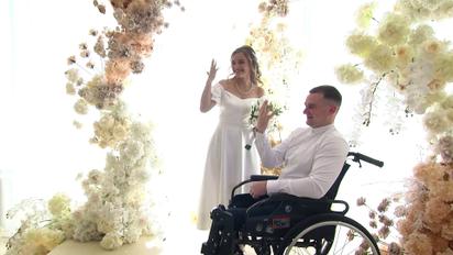 Кохання! Обстріл! Весілля! Вона не покинула його, навіть коли він на фронті втратив ногу!