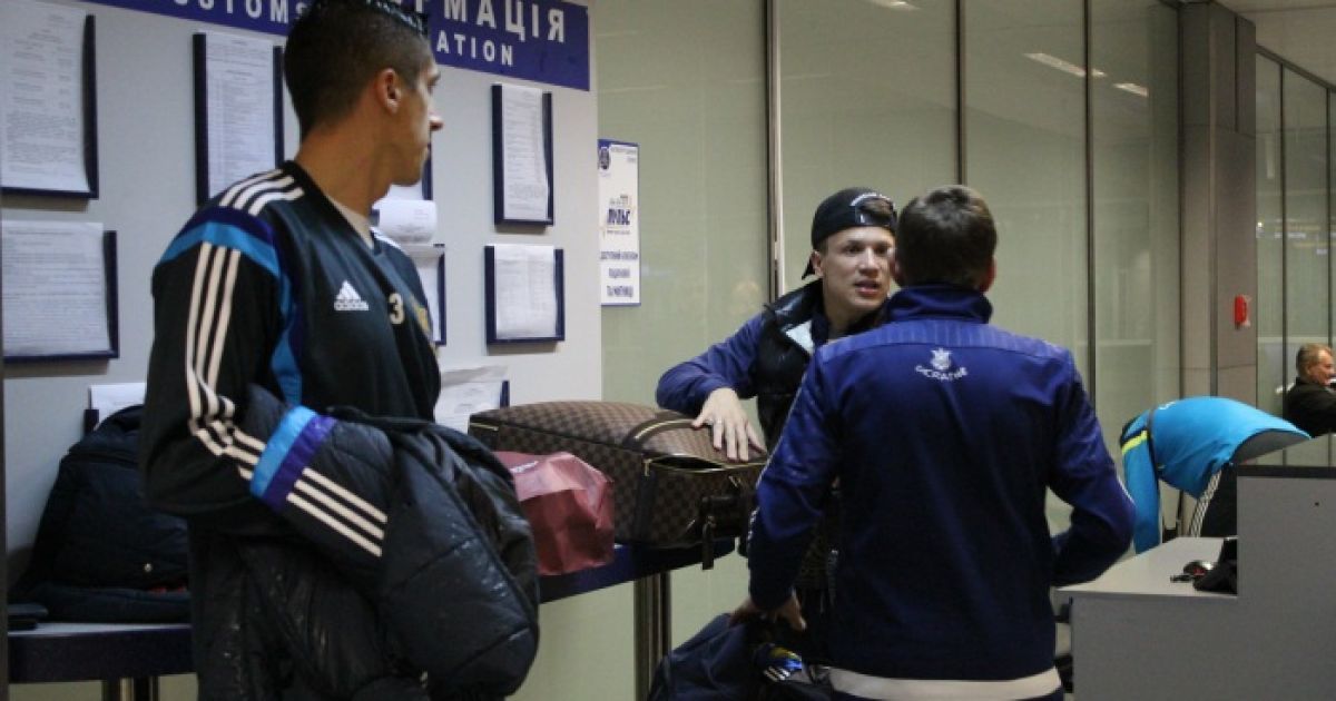 Коноплянка убежал от болельщиков и прессы. / © Проспорт