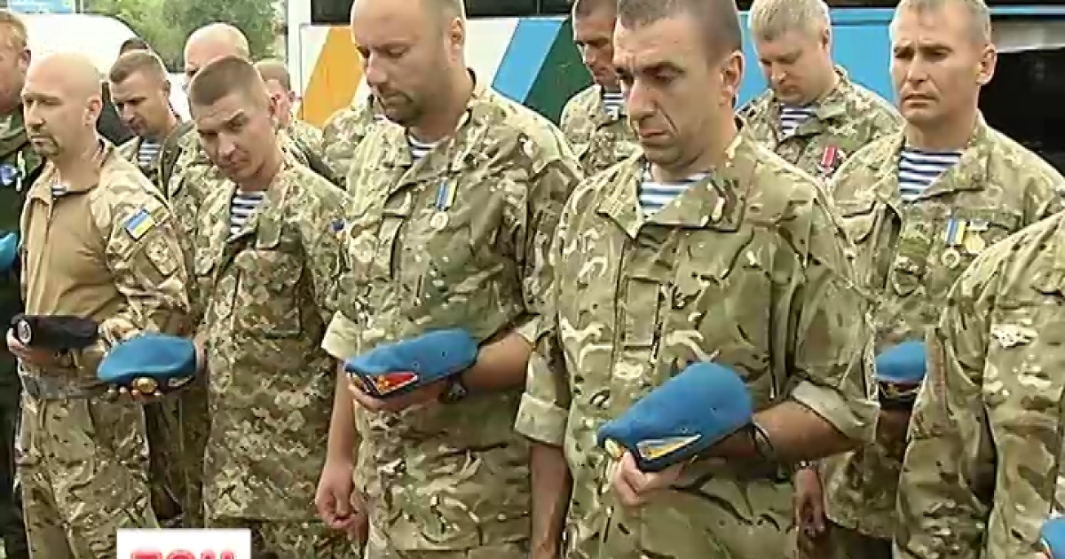 В Киеве встретили героических десантников