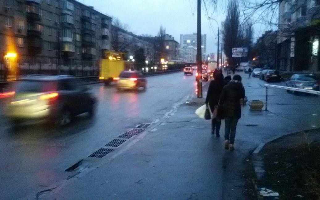 Скоростной трамвай остановился из-за обрыва контактной сети / © ТСН.ua