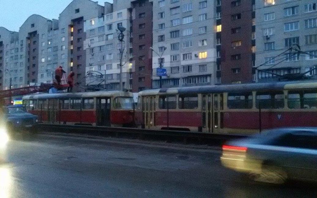 Скоростной трамвай стал из-за обрыва контактной сети / © ТСН.ua
