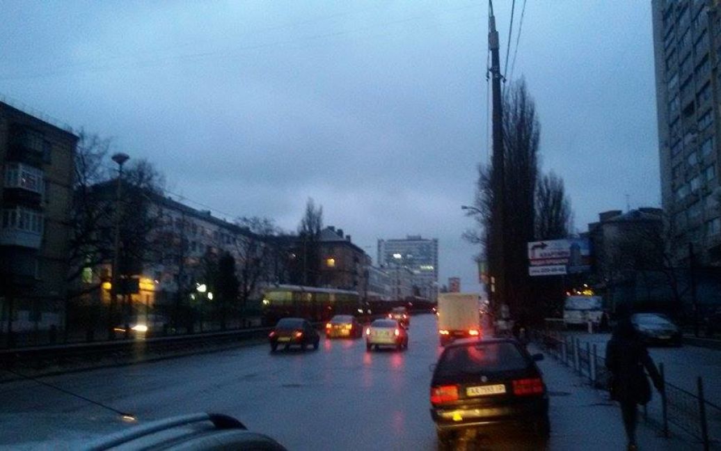Скоростной трамвай остановился из-за обрыва контактной сети / © ТСН.ua