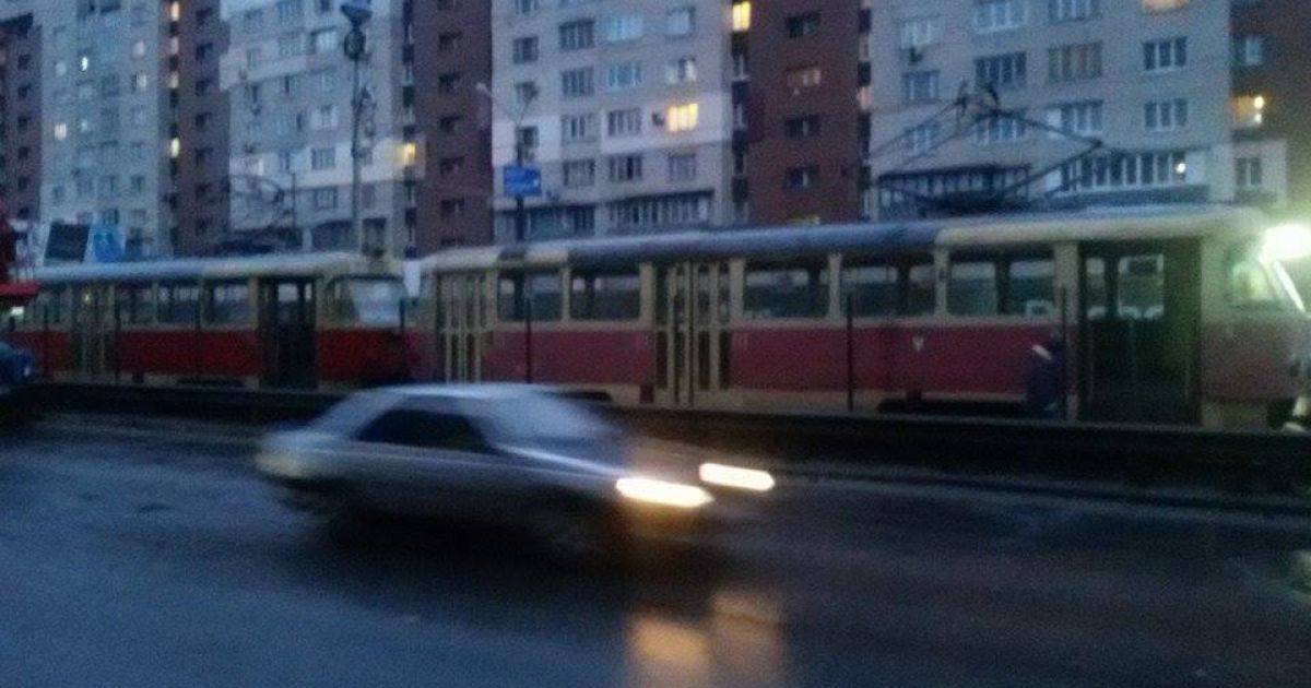 Скоростной трамвай остановился из-за обрыва контактной сети / © ТСН.ua