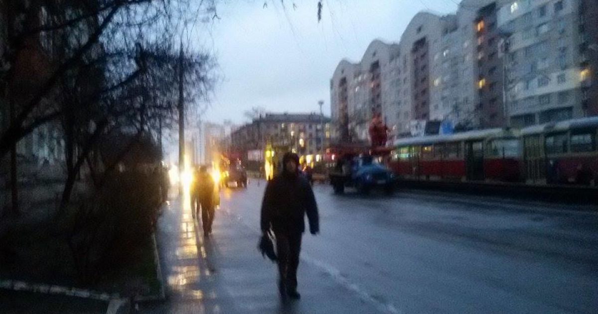 Скоростной трамвай остановился из-за обрыва контактной сети / © ТСН.ua