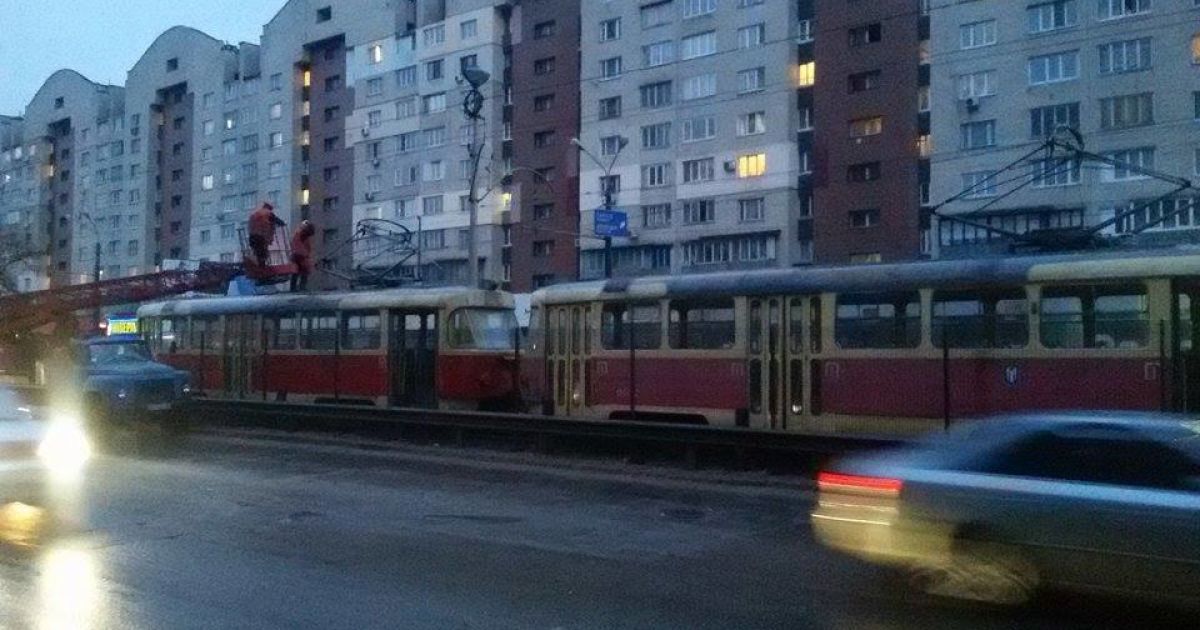 Скоростной трамвай стал из-за обрыва контактной сети / © ТСН.ua