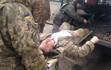На Донбасі з-під обстрілу вивезли важко пораненого десантника