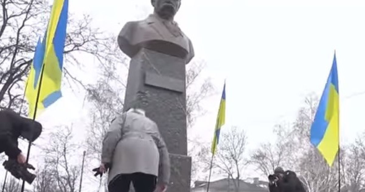 На Днепропетровщине свергнутого Ленина сдали на металлолом, чтобы поставить памятник Шевченко