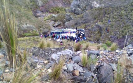 В Перу автобус с пассажирами упал в 120-метровую пропасть, есть жертвы