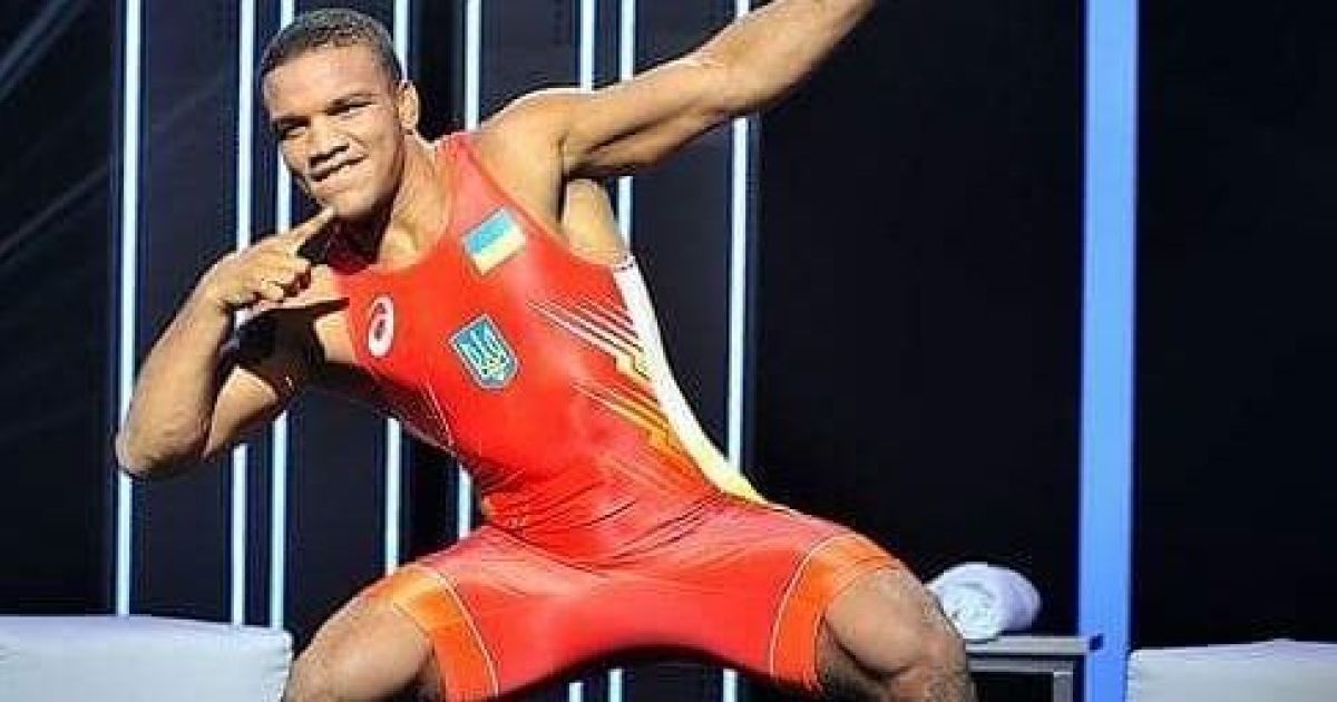 Массаж от чемпиона. Беленюк выставил на аукцион свои услуги