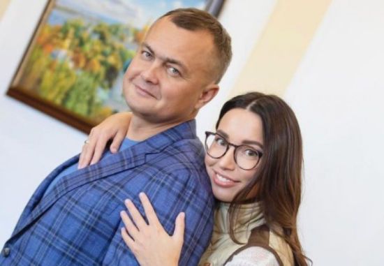 Відома українська ведуча розлучається з чоловіком після 13 років шлюбу