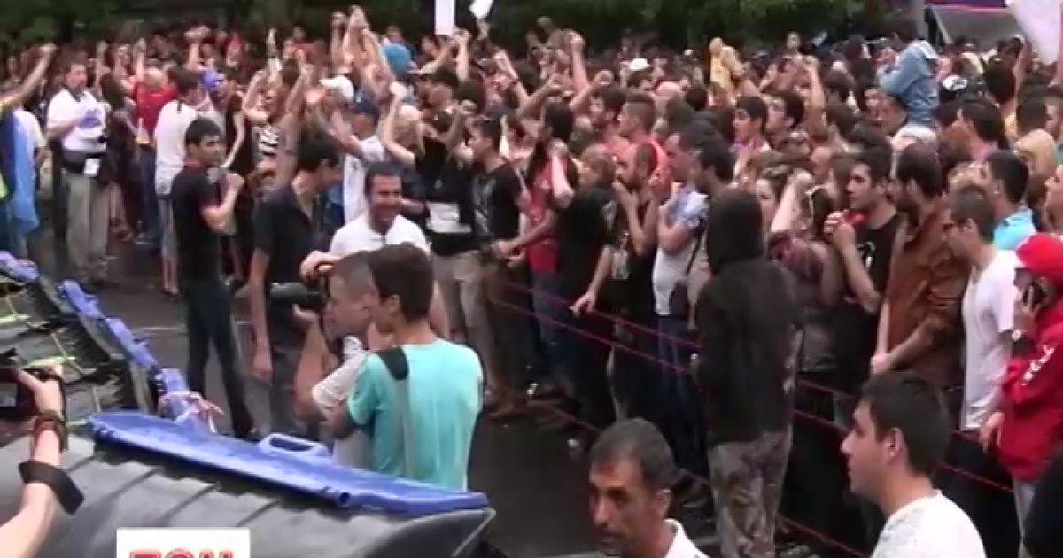 23 июня протестующих разогнали с помощью водометов
