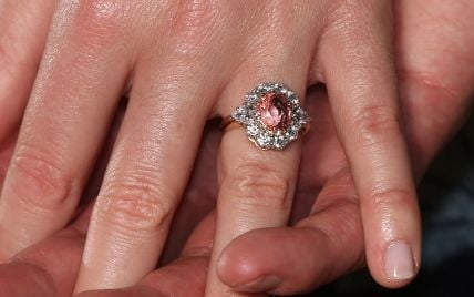 Так похожи: помолвочное кольцо принцессы Евгении сравнивают с кольцом ее матери