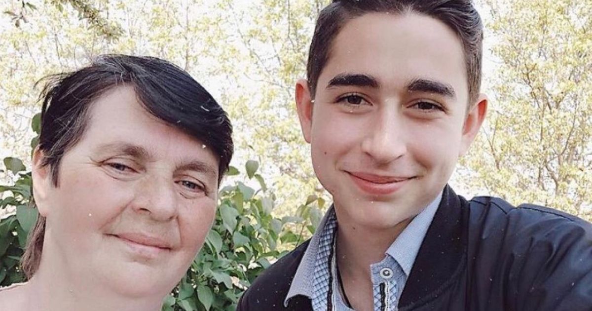 Победитель "Голосу країни" Сасанчин растрогал песней, которую посвятил тяжелобольной маме