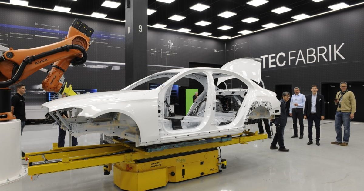 Немцы показали "голый" кузов нового седана Mercedes-Benz E-Class