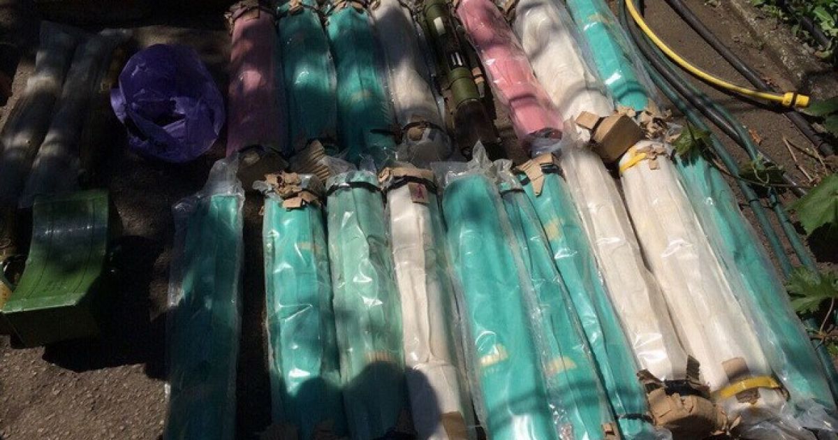 На Донбассе обнаружили тайник мощного оружия, которое планировали перевезти за пределы зоны АТО