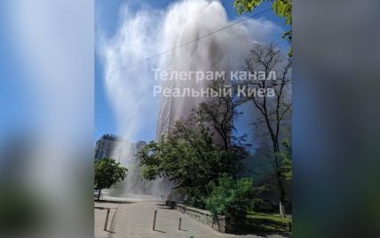 В Киеве прорвало водопровод: фонтан бьет вверх, высотой с 16-этажный дом (видео)