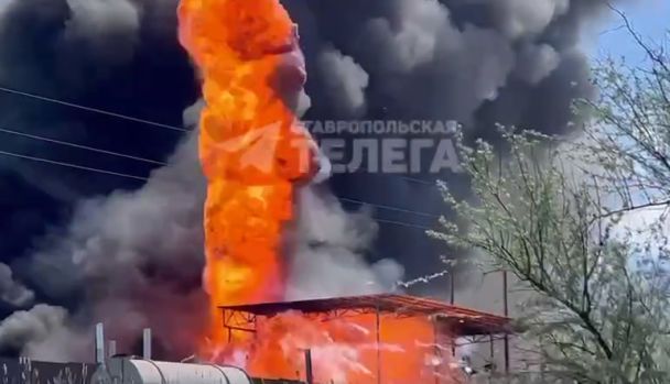 У Ставрополі потужна пожежа на заводі паливних матеріалів. ФОТО: скрин із відео / ©
