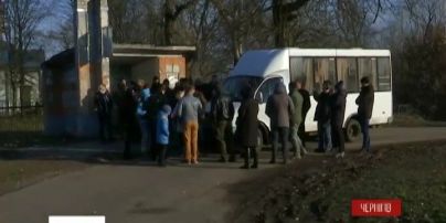 АТОшники проучили водителя маршрутки, который отказал в бесплатном проезде медику "Маме Тане"