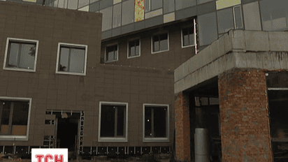 Как текут потолки и крошится бетон в недостроенном "Охматдете"