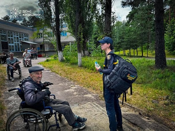 Наслідки пожежі у центрі для бездомних / © ДСНС у Київській області