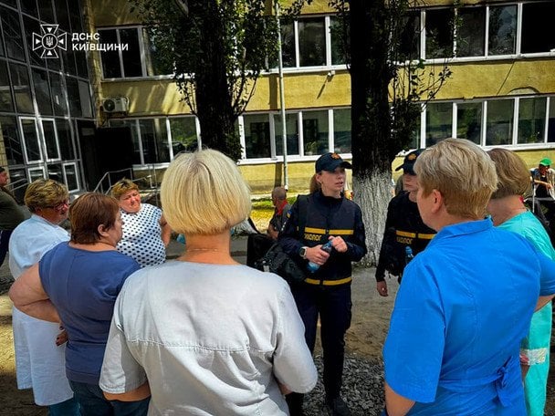 Наслідки пожежі у центрі для бездомних / © ДСНС у Київській області