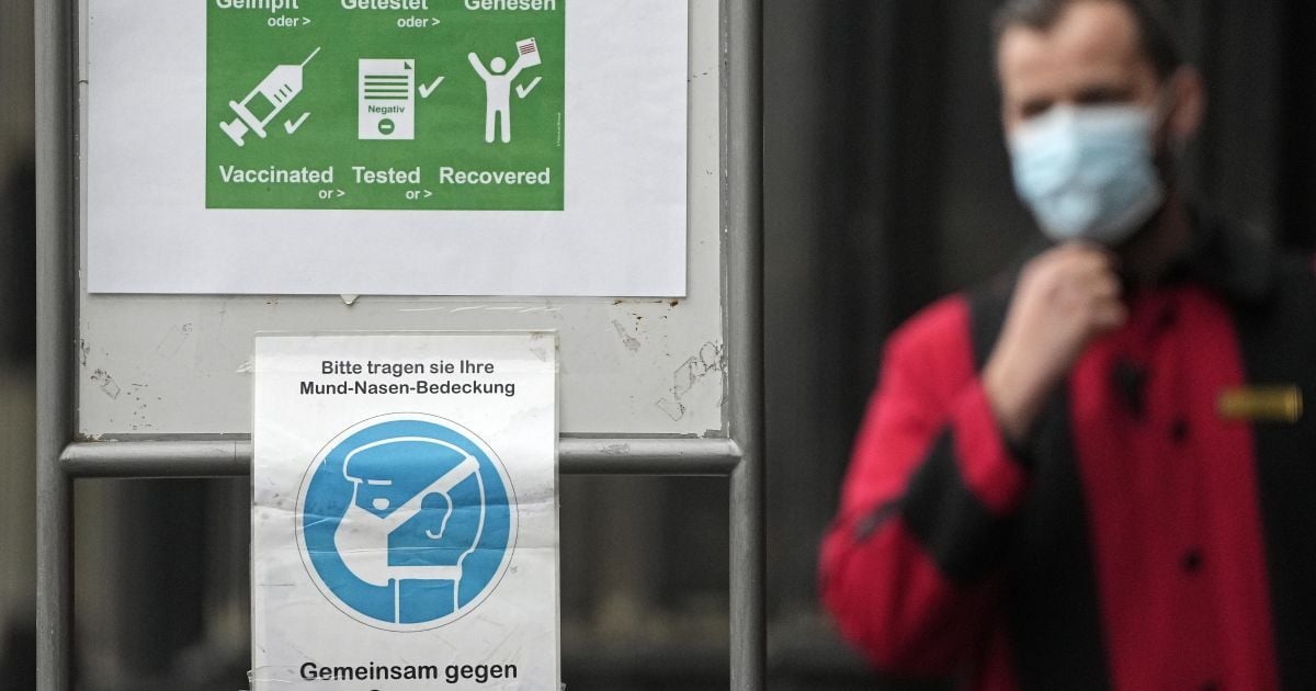 Еврокомиссия сократила срок действия COVID-сертификатов для путешествий: сколько он будет действовать