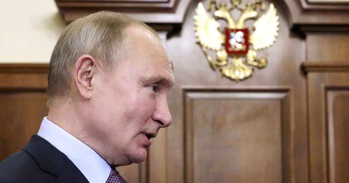Путин сможет снова баллотироваться на пост президента: Госдума РФ приняла закон