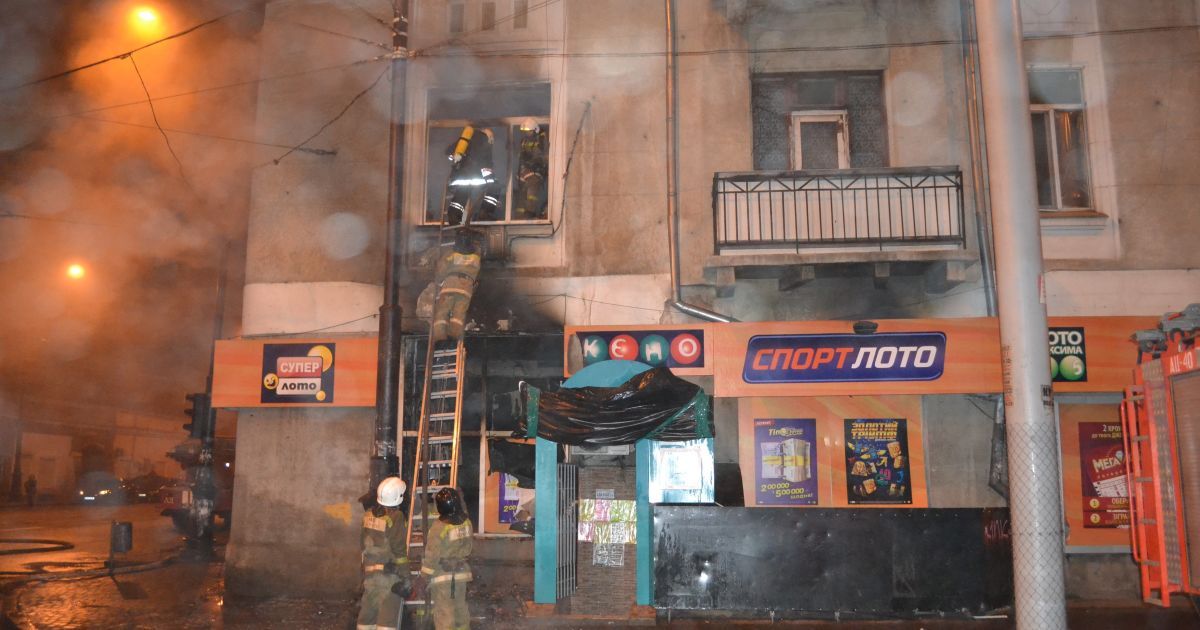 В Одессе "коктейлями Молотова" подожгли зал игровых автоматов - едва не сгорел весь дом