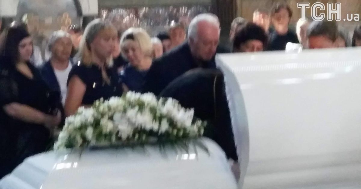 Панахида за Іриною Бережною_2 / © Фото Дмитрия Святненко/ТСН