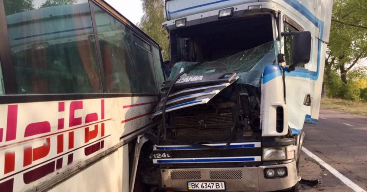 Жуткое ДТП на Волыни: фура протаранила автобус с шахтерами