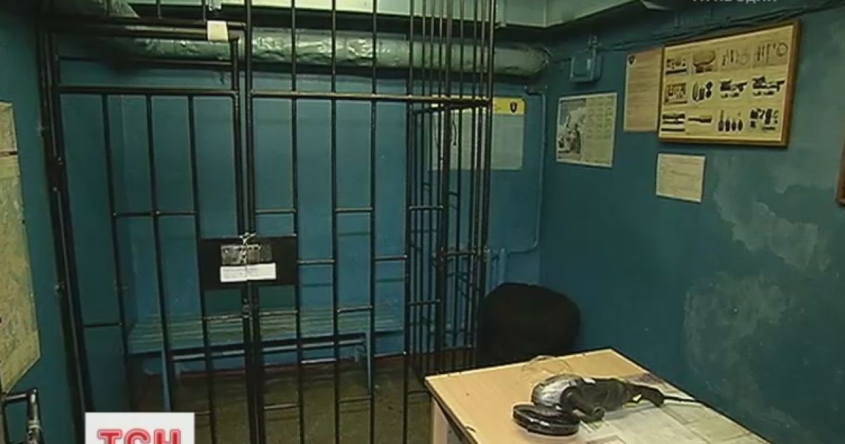 У київському метро відмовились від кліток для правопорушників