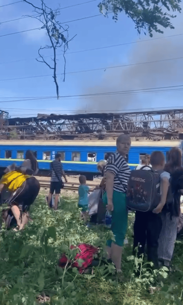 В Днепре ракета попала возле поезда Одесса-Запорожье: первые кадры с места