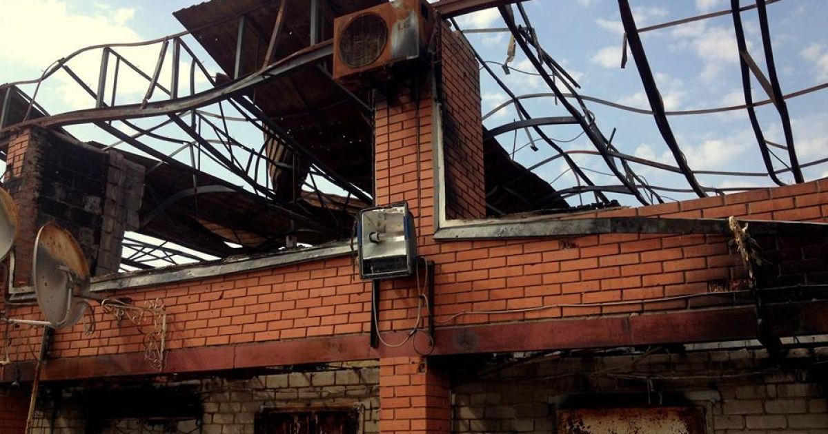 Террористы разрушают восстановленные после предыдущих обстрелов дома на Луганщине.