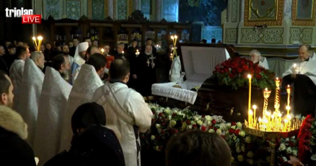 В Благовещенском соборе в Харькове началось отпевание Геннадия Кернеса