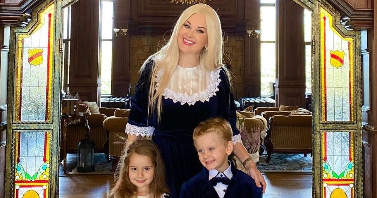 Катерина Бужинська з дітьми