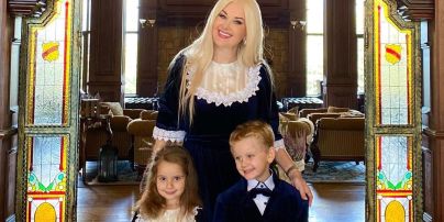 Красивый family look: Екатерина Бужинская показала новые снимки с мужем и детьми