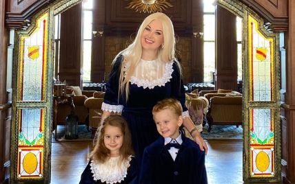 Красивый family look: Екатерина Бужинская показала новые снимки с мужем и детьми