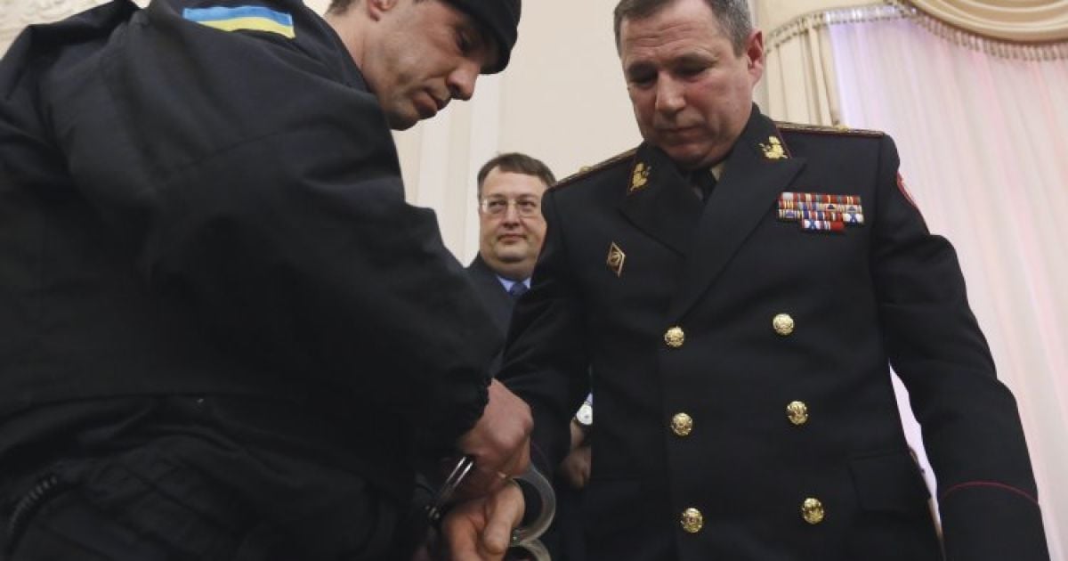Стоецкого пока что отпустили на свободу (фото задержания во время заседания Кабмина)