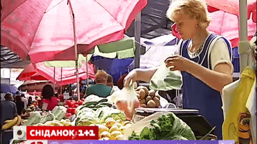 Две трети украинцев тратят большую часть зарплаты на еду