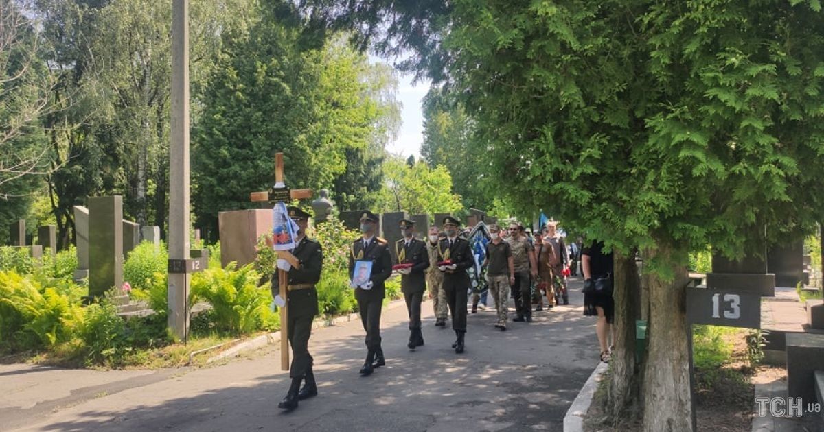 Захоронение бойца Добрянского Леонида / © Фото Натальи Нагорной/ТСН