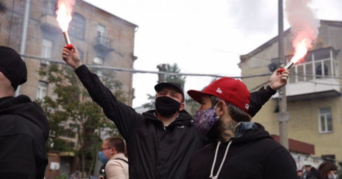 "Взрыв" под офисом ОПЗЖ: все подробности об акции протеста