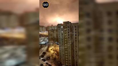 У Москві зняли на відео заграву в районі НПЗ "Газпромнефть"